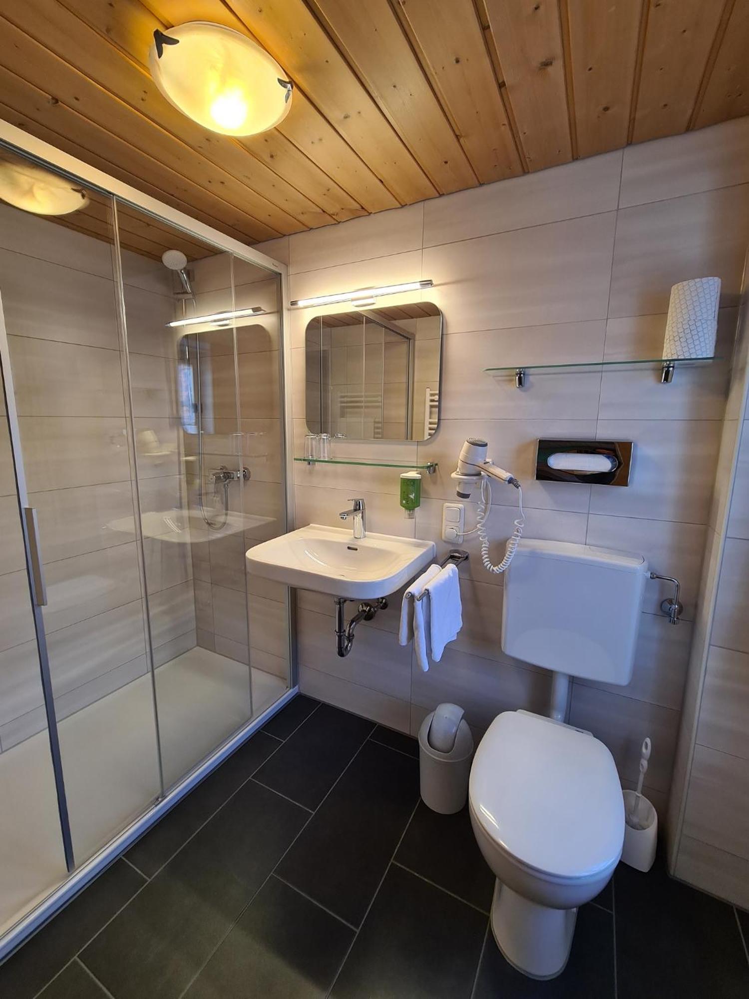 Hotel Altwirt Lenggries Exteriör bild